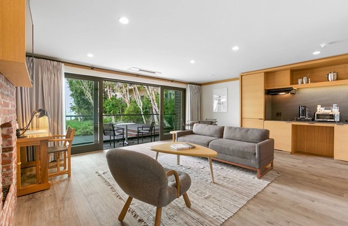 Eastern Malibu Apartment | SA Beach Suites #1 - Luxury Suite with Fireplace and Ocean Views