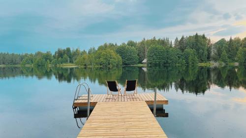 Polva County Ski Chalet | Saarjärve Väike Puhkemaja järve ääres