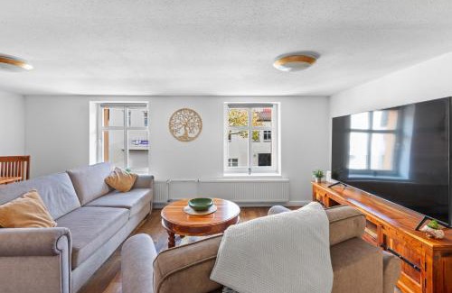 Trebbin Apartment | Sabina Monteurwohnung I 75 Zoll TV I KÜCHE I BAD I BACKOFEN I