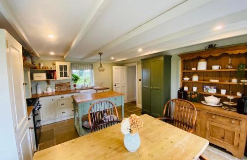 Lecemy House | Sadie’s Rose Cottage