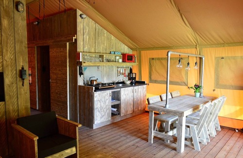 's-Gravenzande House | Safari Tent at Vlugtenburg Beach