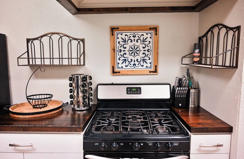 Broadmoor House | Safe 3BR/2BA Shreveport Home Central to Restaurants, Hospitals & Military Base.