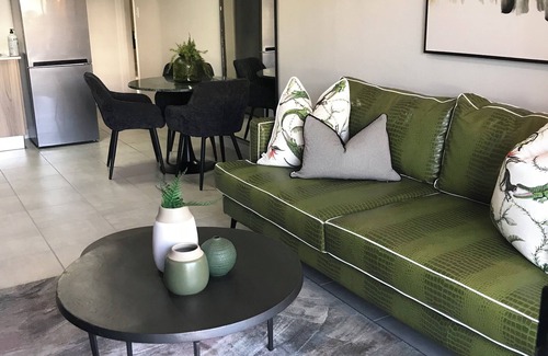 Greater Johannesburg Metropolitan Area Apartment | Safe and clean apartment in Greenstone Hill close to Gautrain Station.