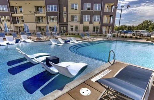 Town and Country Apartment | Safe & Desirable Des Peres- LARGE Luxury Unit