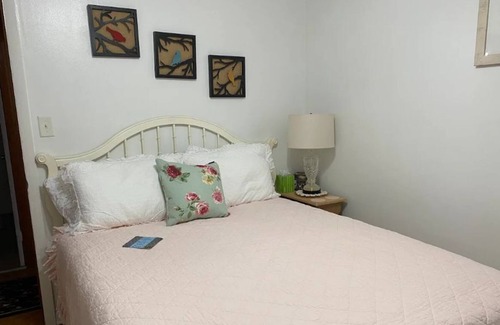 Barboursville House | Safe Huntington Suburb - Barboursville 3 BR & King Bed