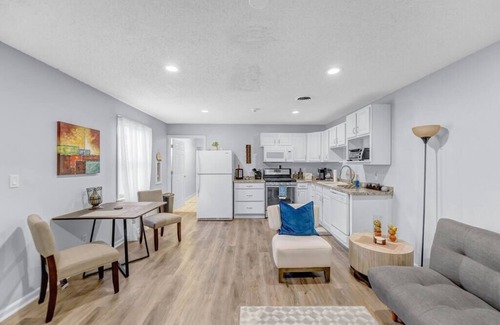 Cheektowaga Apartment | Safe Large Parking Quiet Laundry AC BBQ Patio