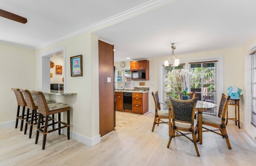 Downtown House | SAILOR HOUSE ~ Charming 2 Bedroom, 1.5 Bathroom Just Steps to Duval St!