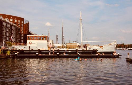Eastern Docklands Boat Rental | Sailor Suite Coaster Mado