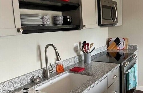 Oriental Apartment | Sailor’s Choice @ Blackwell Point Marina. Pet friendly & boat slips available!