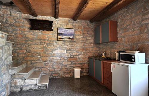 Rakalj House | Sailors house -Traditional Istrian with spacious olive garden and a fireplace