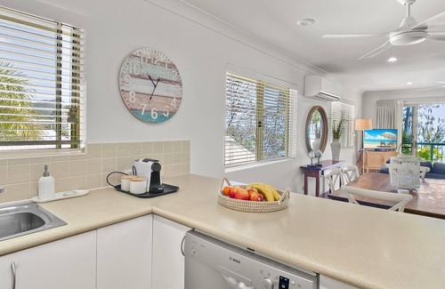 Horseshoe Bay Apartment | Sails on Horseshoe Apartment 4 - Beachfront Apartment by the Bay