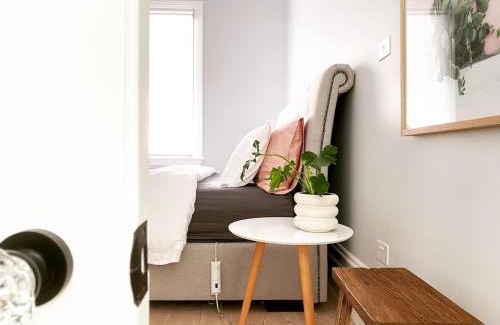 Geelong West House | Saint Brides - Steps to Pako