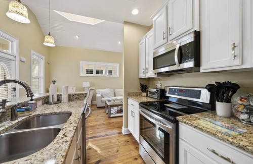 Atlantic Beach House | Sale! 5Star Reviews Luxury2 Bedroom House Pool, Steps from Ocean/Beach, Sleeps 4