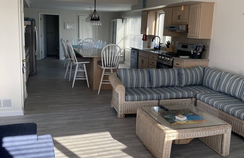 Point Pleasant Beach House | SALE WEEKS 2nd Fl Unit/Duplex-Spacious. Close to the beach, 6 beach tags Parking