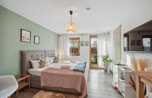 Bayreuth Apartment | Salí Homes - HS3 Cozy Studio Near Bayreuth Train Station with Terrace, Garden View & Free Wi-Fi