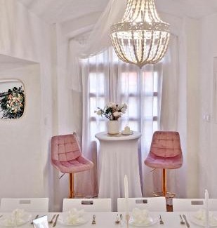 Kravare Apartment | salon Therese