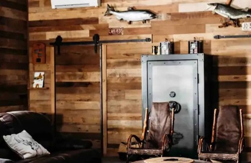 Houston Apartment | SALOON in The Graystone Ranch in the Woods