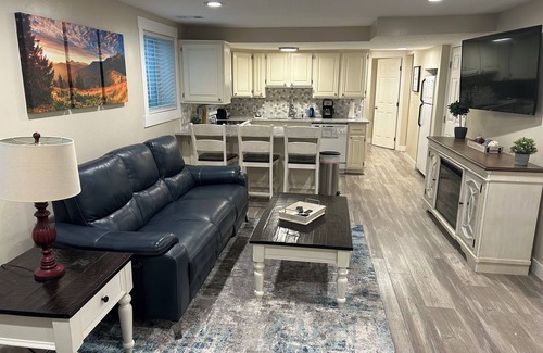 Cottonwood Heights House | Salt Lake City Cottonwood Heights Apt. 3 bed 1 Bath Great Ski Spot Sleeps 6