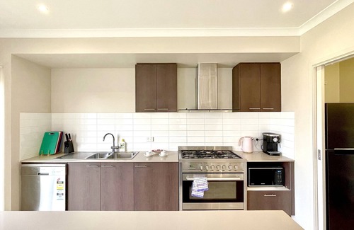 Point Cook Villa | Saltwater Coast House by GoodLive