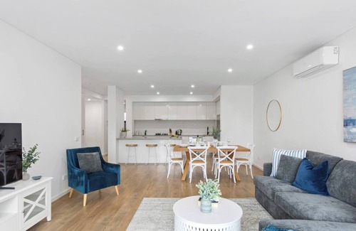 Shellharbour Apartment | Saltwater Escape Contemporary Seaside Stunner
