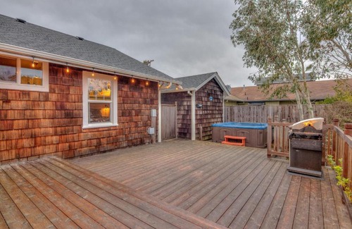 Seaside House | Saltworks Cottage - Meredith Lodging