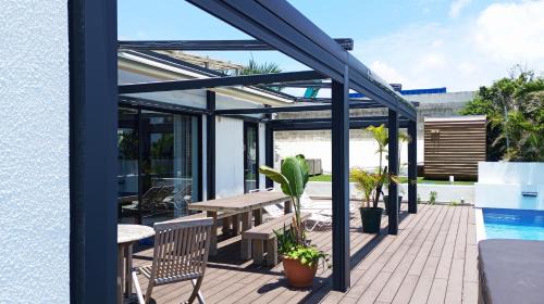 Urasoe House | SALTY HOUSE:海が目の前!
