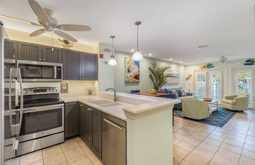 Bahama Village House | SALTY KISSES ~ Charming 2 Bedroom, 1.5 Bath Townhome in Truman Annex!