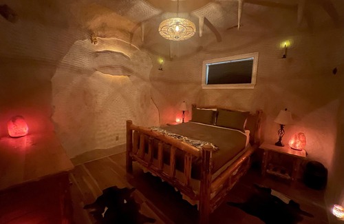 White Sulphur Springs Cabin | Salty Queen Salt Lodge