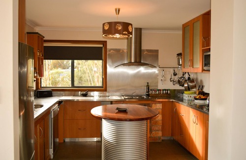Penneshaw House | Salty Sea-birds Loft Spectacular Views