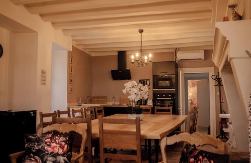 Saint-Saturnin-sur-Loire House | Salvador DALI double room in Château outbuilding overlooking the Loire River