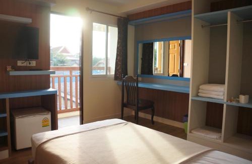 Wat Sam Phraya House | Samsen Sam Place