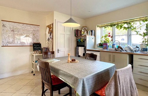Donhead Saint Andrew House | SAMSTONE, pet friendly, with open fire in Ludwell