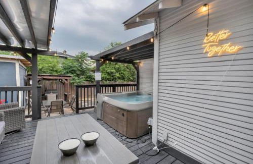 Denver Heights House | San Antonio 4-bedroom Home with Hot Tub Minutes to Downtown, Alamodome, and Frost Bank Center