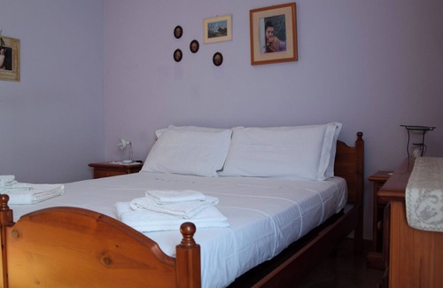 Bolotana House | San Basilio 21 - Three Bedroom House, Sleeps 8