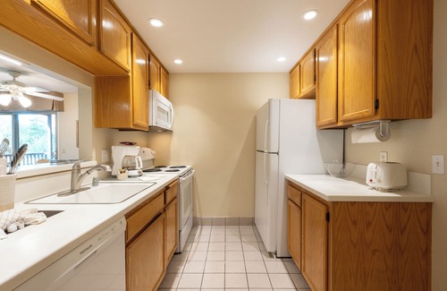 San Diego Country Estates Hotel | San Diego Country Estates | 2 Units | Full Kitchens & Parking