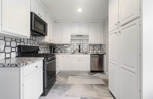 North Clairemont House | San Diego Fun: Jacuzzi-Golf-PoolTable-GmRm!