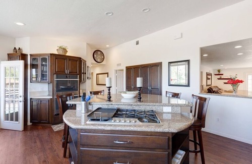 El Cajon House | *San Diego Oasis* Sunrise Views Pool Spa Sleeps 13
