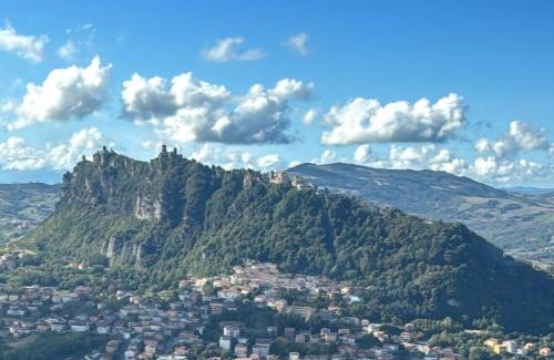 Borgo Maggiore Bed & Breakfast | San Marino Skyline - Dante vista Mare