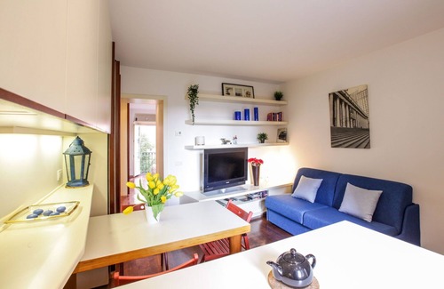 San Vittore Apartment | San Vittore, Bright 1 Br Apartment By Halldis