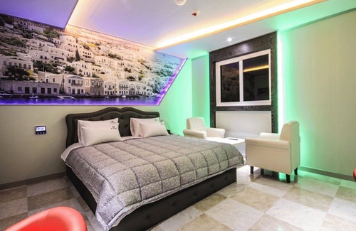 Sancheong Hotel | Sancheong Hyu and Joy