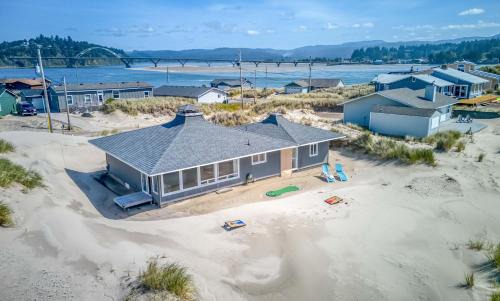 Bayshore House | Sand and Sky