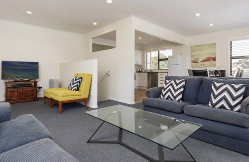 Omanu Cottage | Sand Castles - Mount Maunganui Holiday Home