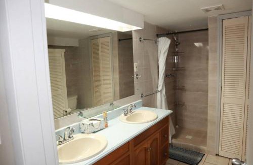 Philipsburg Boardwalk Apartment | Sand & Sea