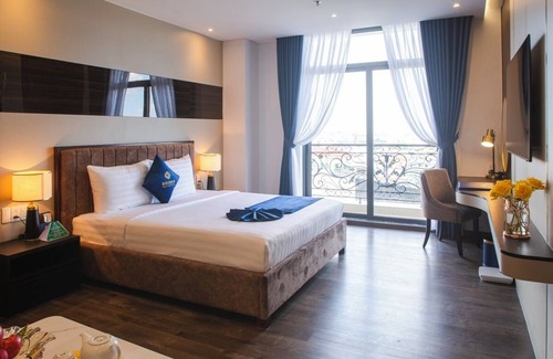 Bao Loc Hotel | SANDALS AQUILA
