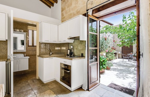 Arsos Apartment | Sanders Arsorama Cozy 1 Bdr Apt with Shared Patio