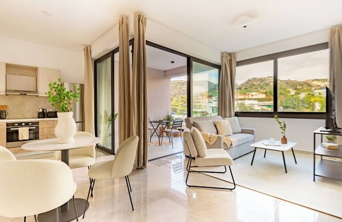 Agios Tychon Apartment | Sanders River Plaza - Cute 1-Bdr Apt with Balcony