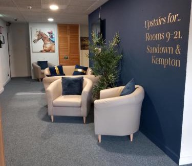 Esher Hotel | Sandown Park Lodge
