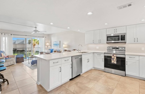 Crescent Beach Condo | Sandpiper 220 - Remodeled Beachfront Condo with Beach Gear