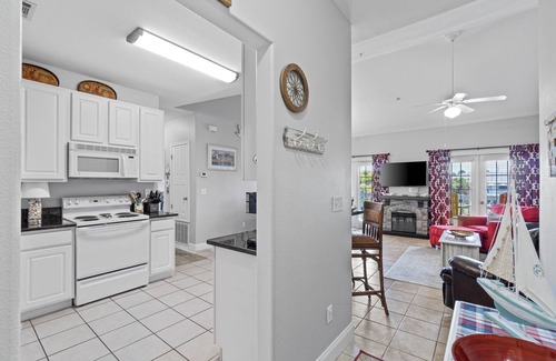 Holiday Isle Condo | Sandpiper Unit 4209/Beach Service/Gated Cmty/Reserved Parking/Many Amenities!