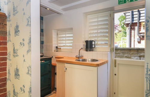 Northchapel Cottage | SANDROCK SPRINGS, pet friendly, character holiday cottage in Petworth